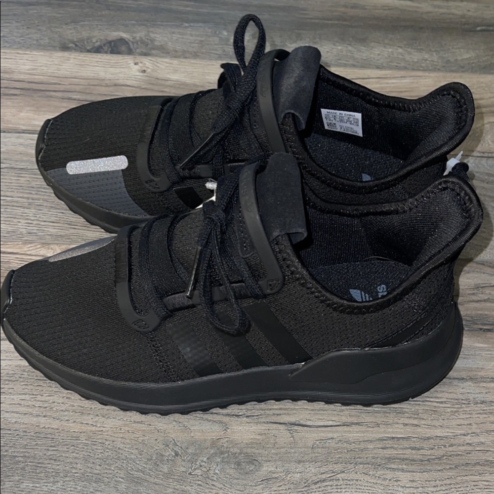 Black running sneakers NEVER WORN